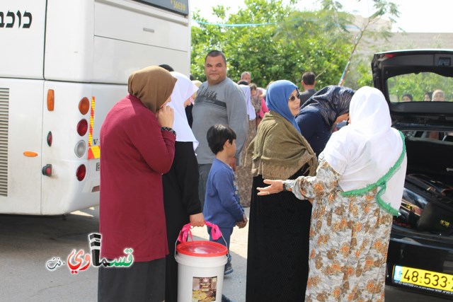  كفرقاسم : 3 حافلات من معتمري عطلة الربيع الفوج الثاني   يغادرون البلدة باتجاه الديار الحجازية والمئات في وداعهم 